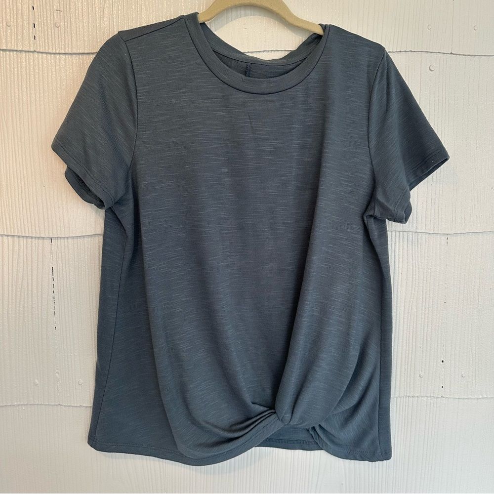 Maurice’s 24/7 Women’s Large Blue Gray Short Sleeve Shirt Top Knotted Tied Front